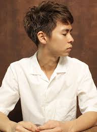 メンズ くせ毛を活かした大人ショート cyandeluccaの髪型 ヘアスタイル ヘアカタログ 2020春夏 髪型 メンズ 髪型 ショート メンズ メンズ ヘアスタイル