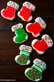 Made using meringue powder rather than raw egg whites, this royal icing recipe works up quickly and easily and is a cinch to customize with color or flavor. Small Batch Sugar Cookies Recipe With Easy Sugar Icing