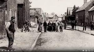 Certaines vidéos requièrent le codec divx : Il Y A Soixante Dix Ans La Commune Recevait La Croix De Guerre