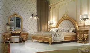 غرف نوم كلاسيك باللون الذهبي لمزيد من الفخامة المنزلية King Bedroom Furniture Bed In Living Room Classic Bedroom