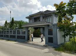 Model rumah idaman sederhana halaman luas rumah sederhana minimalis via rumahsederhanaminimalis.com. Dijual Rumah Mewah 2 Lantai Dengan Halaman Luas Di Jl Kayu Putih Dijual Rumah Apartemen 536949876