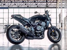 Engine roars and she is stripped down, so she is fast and mean (no mirrors, no speedo or tach, etc.). 2021 Honda Cb1000r First Look 5 Fast Facts Specs 30 Photos