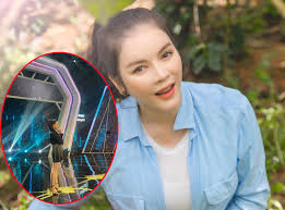 Trang phục mà lý nhã kỳ lựa chọn luôn kín đáo, gợi cảm vừa đủ, khiến cô tỏa sáng. Ly Nha Ká»³ Cong Khai Tim Báº¡n Trai Má»›i Sau Chia Tay NgÆ°á»i Yeu 9 NÄƒm La Con Nha Quyá»n Tháº¿