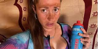 Lattrice porno di Only Fans ha concluso così la corsa di ciclismo nel  deserto