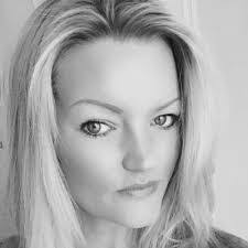 Kelly Crouch's Instagram, Twitter & Facebook