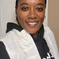 Paige Bueckers 🫶 DiJonai Carrington (via JoeyMistretta_/X)