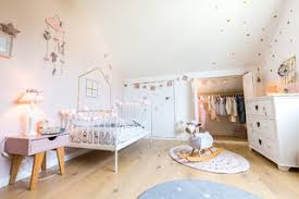 Côté rideaux, même idée : Amenagement D Une Chambre De Petite Fille Scandinave Chambre D Enfant Nantes Par Atelier Aokie Edwige De Vathaire