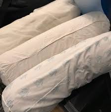 Beli bantal & guling murah, terlengkap dan terpercaya | pembelian minimal 2 juta, bisa cicilan 0% gratis ongkir. Guling Elegance Murah Meriah Pcs Perabotan Rumah Di Carousell