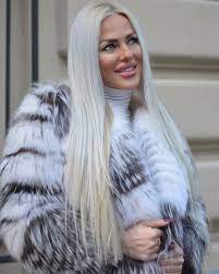 pin by 𝐿𝓊𝒸𝒾𝑒 𝐹𝑜𝓍 on vanja komatina girls fur fox fur fur street style