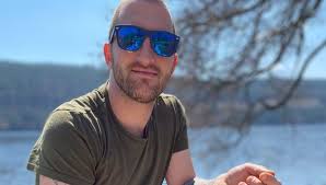 Pizzaiolo italiano di 34 anni trovato morto Gran Bretagna: si indaga per  omicidio. Arrestato un uomo per un accoltellamento nello stesso parco