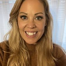 Lola Meredith's Instagram, Twitter & Facebook