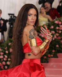 These photos prove that halsey is the ultimate hair chameleon. Halsey S Long Brown Hair At The Met Gala 48 Of The Hands Down Best Red Carpet Beauty Looks Of 2019 Popsugar Beauty Photo 15