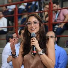 Jennifer arias fue la coordinadora de campaña a la presidencia de iván duque para los departamentos de vaupés y guaviare, estrechando una relación entre el ex presidente álvaro uribe vélez e. Jennifer Arias Sera La Proxima Presidenta De La Camara De Representantes Ecos Del Cauca Emisora Online