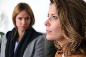 Feindinnen im Hotelbett