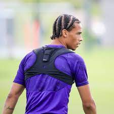 How tall and how much weigh leroy sane? Leroy Sane Former Coach Says Man City Winger Has Same Problem As Arsenal S Mesut Ozil Manchester Evening News