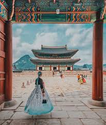 50 Travel Photography Poses That You Must Try For Your Next Trip Crushappy Blog Traditionaltattoo Travel Tric South Korea Travel Seoul Travel Travel Pose