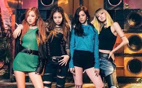 Shawty had them apple bottom jeans (jeans) boots with the fur (with the fur) Lirik Lagu Whistle