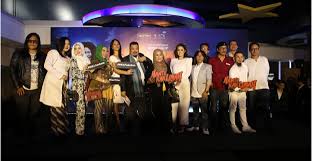 Enter encik solihin, who tries to help by shooing her ghost away from the village. Filem Terbaru Hantu Kak Limah Mulai 9 Ogos Penuh Dengan Gelak Tawa