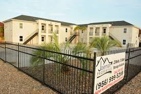 Our residents will appreciate being in close proximity to a wide selection of restaurants cibolo crossing offers amenities that are second to none. San Carlos Apartments For Rent In Laredo Tx Forrent Com