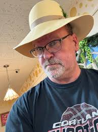 One of life's small pleasures: walking out your back door and plucking two  hot peppers to toss into a quickie omelette. It's GOOD.