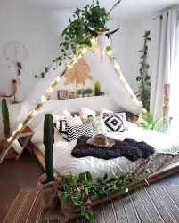 What S Hot On Pinterest 7 Bohemian Interior Design Ideas Bohemian Bedroom Decor Bedroom Decor Bohemian Interior Design