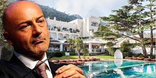 Ferit şahenk bugün, doğuş holding ve garanti bankası'nın yönetim kurulu başkanı. Ferit Sahenk Tum Luks Otellerini Satisa Cikardi