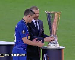 Unai emery already has three europa league successes to his name and his villarreal side are 2/1 to beat manchester united in gdansk on wednesday. Chelsea Stars In Embarrassing Blunder With Europa League Trophy Football Sport Express Co Uk