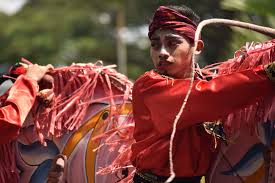 Foto buat logo kudalumping : Berkas Kuda Lumping Jpg Wikipedia Bahasa Indonesia Ensiklopedia Bebas