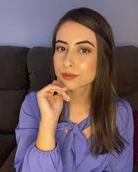 Julia Loreto's Instagram, Twitter & Facebook