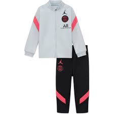 The hoodie comes in an overhead design with a drawcord hood for coverage, while the matching joggers have an elasticated waistband for the perfect fit. Paris Saint Germain X Jordan Strike Tracksuit Ice Grey Little Kids