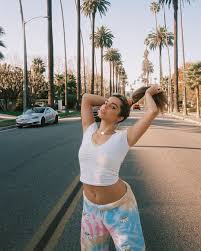 Addison rae sent fans into a frenzy in january 2020 after posting a photo of a huge diamond ring on her ring finger. Addison Rae Addisoneasterling Instagram 136 Gotceleb