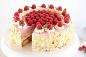 Traumhafte Himbeer Sahne Torte Mit Zweifarbigem Effekt Rezept Und Video Sugarprincess Let Them Eat Cake Poke Cakes Baking