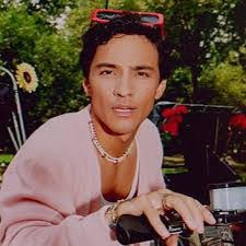 Liz Lehman's Instagram, Twitter & Facebook