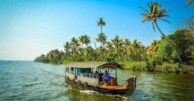 Munnar Alleppey with Houseboat | Trekhievers