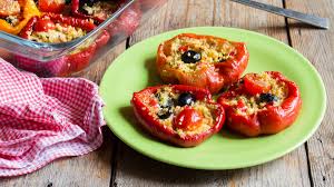 I nostri cous cous riso gallo sono un alimento gustoso e completo. Peperoni Ripieni Di Couscous Con Pesto Pomodori E Olive Antipasti