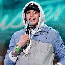 Pete davidson stans santa in saturday night live's christmas take on the eminem classic. Pete Davidson Opened Up About Girlfriend Beckinsale On Snl Glamour