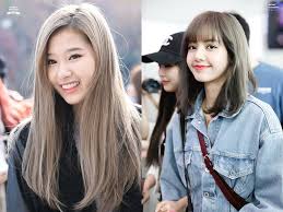 Warna rambut selanjutnya adalah warna ash blue. Banyak Idol Yang Pilih Warna Ash Grey