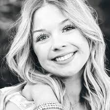 Becca Thompson's Instagram, Twitter & Facebook