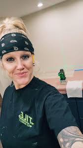 Good evening, y'all! 🙋‍♀️ Yesterday, I finished up this complete Schluter  shower system in a new build for Zach Snyder Flooring & Design LTD. !! ✨️  After custom fitting the pan and