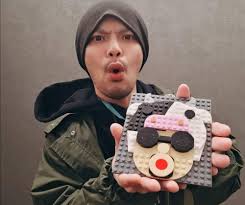 Yesterday (14 march), namewee posted on his facebook that he has returned to malaysia and that he was taken by the kuala lumpur international airport (klia) police as soon as he passed immigration. 5diurlmcskahrm