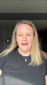 Leila Hakimi's Instagram, Twitter & Facebook