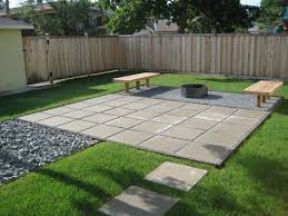 Looking for a good deal on patio pavers? 10 Paver Patios That Add Dimension And Flair To The Yard Pavers Backyard Easy Patio Patio Landscaping