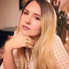 Leah Mcglothlin's Instagram, Twitter & Facebook