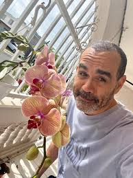 Caminando por la vecindad por primera vez en 25 años… 1ro de cuatro  segmentos… Avenida Paseo de los Gigantes (antes Avenida Monserrate)…  Walking around the neighborhood for the first time in 25