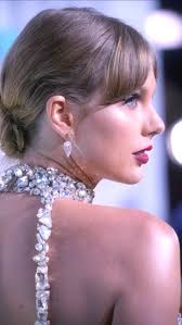 girlie really said “yes i worry about everything” 😭 us moment though  @taylorswift 🥲