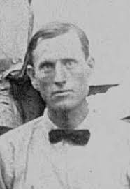 Lessie Moon's Instagram, Twitter & Facebook