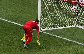 Met aan tafel de vaste opstelling: Vtbl A Twitter Stelling De Blunder Van Muslera Was Keeper Wilfred Genee Nooit Overkomen Stem Mee Via Https T Co Rzkftivklx Voetbalinside Viobt Https T Co Pzyymcjez6