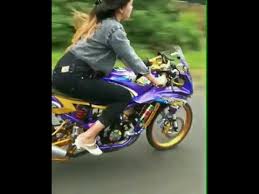 Keluarga yang terdiri dari tiga orang itu terbang ke australia menggunakan pesawat carteran berupa penerbangan evakuasi media (medevac) yang biayanya ditanggung sendiri. Story Wa Cewek Naik Ninja Yang Bikin Baper Lagu Mp3 Mp3 Dragon