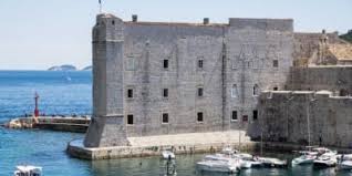 Ich wandere am rande der stadtmauer entlang und staune. Dein Urlaub In Dubrovnik Alle Sehenswurdigkeiten Infos 2021