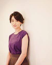 荻山夏海 hair makeup tokyo on instagram ナニコレ珍百景 森葉子アナのヘアメイクはベリーショートに外ハネで動きを出したスタイル メイクもお洋服に合わせてアイシャドウやチークやリップも毎回変えてます ヘアメイクも併せて是非ご覧くださ スタイル